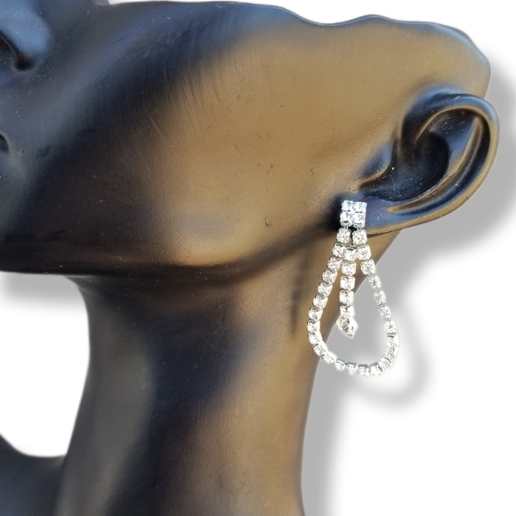 VINTAGE SILVERTONE & DIAMANTE CRYSTAL DROP STATEMENT EARRINGS - Picture 3 of 5